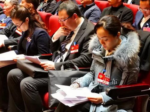 泸州市政协八届三次会议开幕(图5) 泸州市政协八届三次会议开幕(图5)