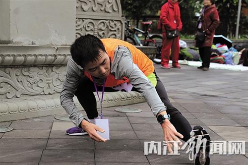 内江长跑健将 7年时间马拉松赛程超1000公里(图1) 内江长跑健将 7年时间马拉松赛程超1000公里(图1)