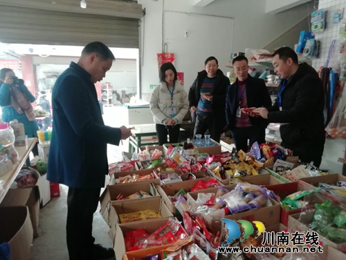 泸县农村假冒伪劣食品专项整治督导组对立石镇督导食品安全(图1)