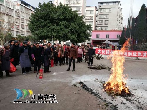 泸县太伏镇开展敬老院消防应急演练活动(图1)