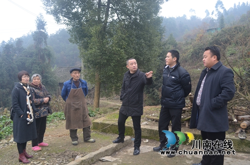 泸县玉蟾街道开展脱贫攻坚工作调研(图1)