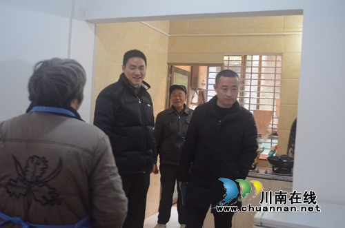 泸县玉蟾街道开展脱贫攻坚工作调研(图2)