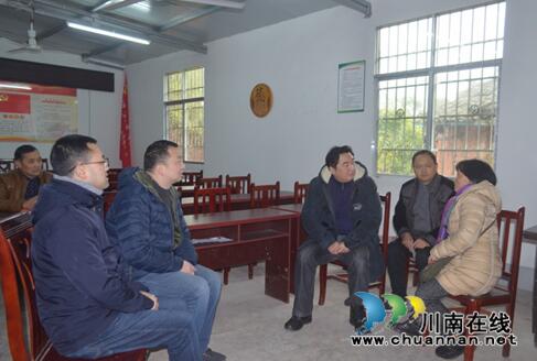 宜宾南溪区领导到留宾乡慰问困难群众(图2)