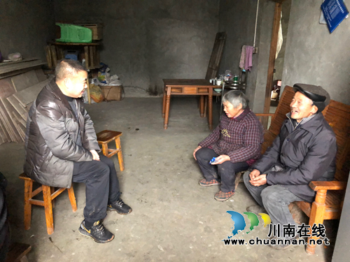 泸县城管执法局春节慰问送温暖活动(图1)