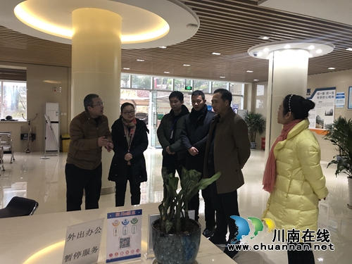 泸州市人社局到张坝街道检查指导劳动保障工作(图1)
