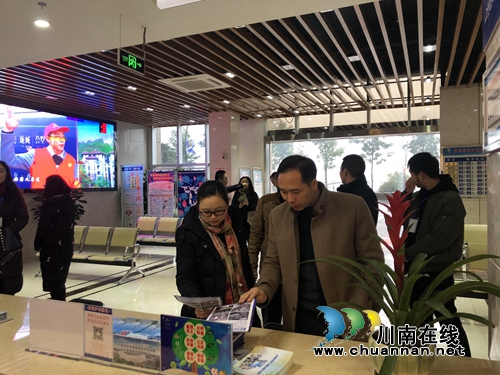 泸州市人社局到张坝街道检查指导劳动保障工作(图2)
