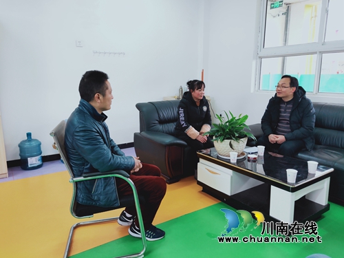 泸县教育局到立石镇开展困难教师慰问活动(图1)