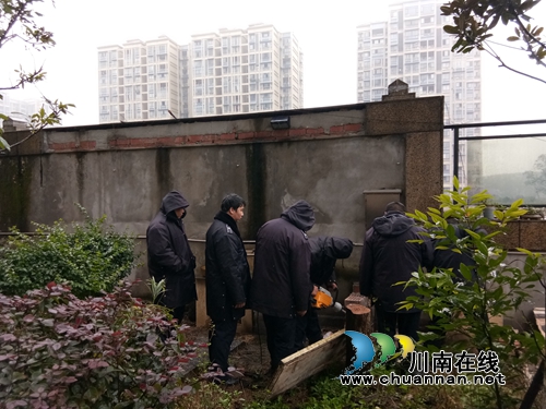 江阳区张坝街道拆除违章建筑&nbsp;整治社区环境(图1)