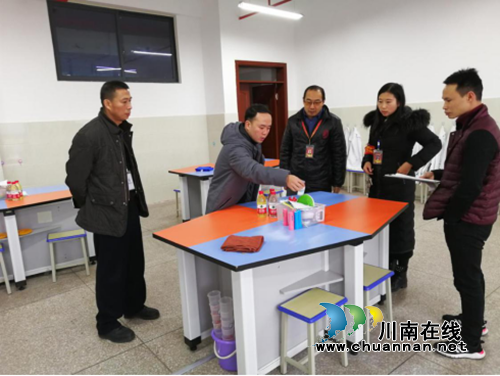 江阳区张坝街道到学校进行岁末年初安全检查(图3)