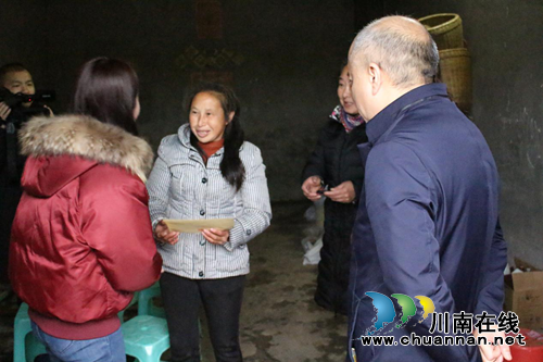泸州市妇联等领导关心慰问金龙镇困难妇女(图2)