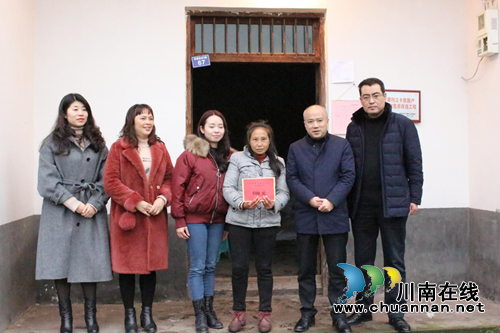 泸州市妇联等领导关心慰问金龙镇困难妇女(图1)