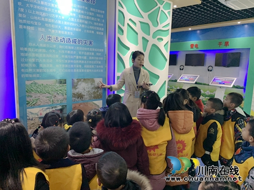 龙马潭区鱼塘中心幼儿园开展“亲子体验式”教学(图1)