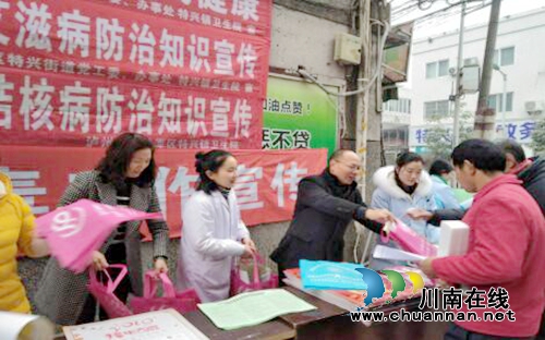 龙马潭区特兴街道开展返乡农民工艾滋病宣传活动(图2)