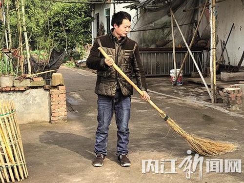 救人累倒住院&nbsp;内江男子怕添麻烦未痊愈就出院(图2)