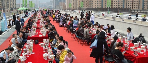 18日起&nbsp;泸州千人火锅长桌宴引爆全城！(图10)