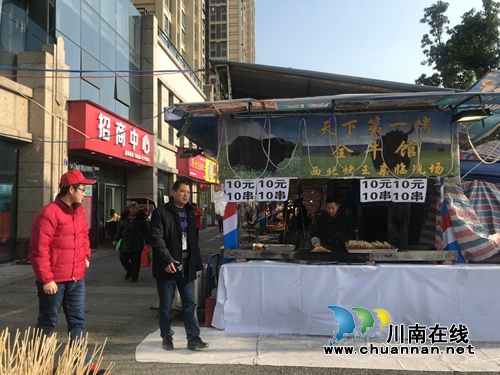 江阳区张坝街道匠心社区开展“春节年货展销会”期间消防安全专项检查(图1)