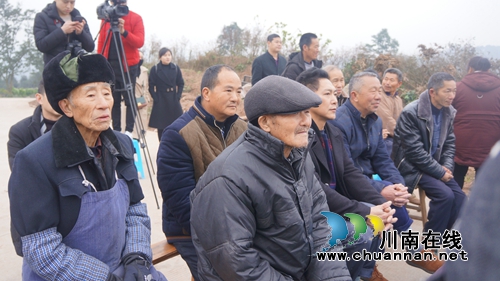 泸州市鑫盛益农新农业发展有限公司向泸县立石镇三溪村“一事一议”公路捐资10万元(图2)