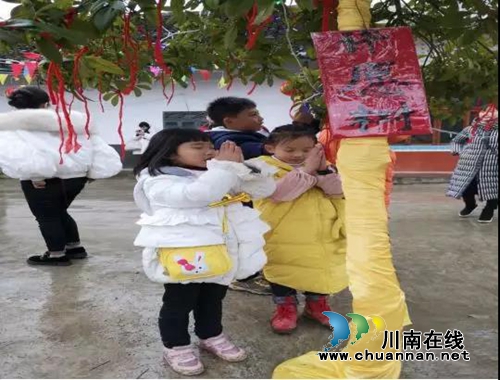 喝岳母粥传承中国文化&nbsp;古蔺桂香村腊八节很特别(图3)