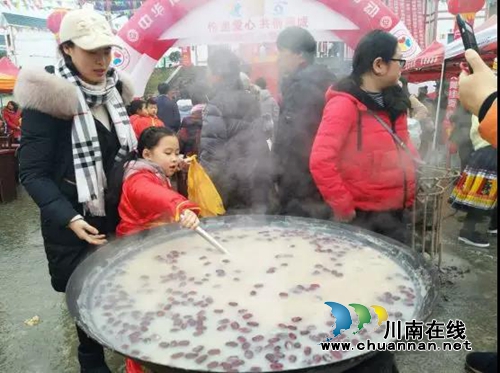 喝岳母粥传承中国文化&nbsp;古蔺桂香村腊八节很特别(图4)