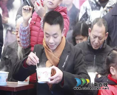 喝岳母粥传承中国文化&nbsp;古蔺桂香村腊八节很特别(图7)