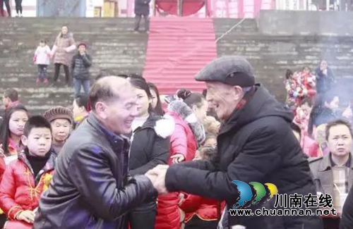 喝岳母粥传承中国文化&nbsp;古蔺桂香村腊八节很特别(图20)