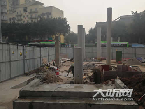 泸州城区两座人行天桥&nbsp;有望春节前建成投用(图1)