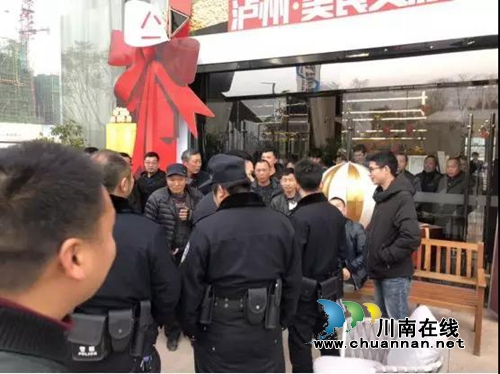 网友爆料：泸州美食文旅街售楼部遭人围观！(图1)