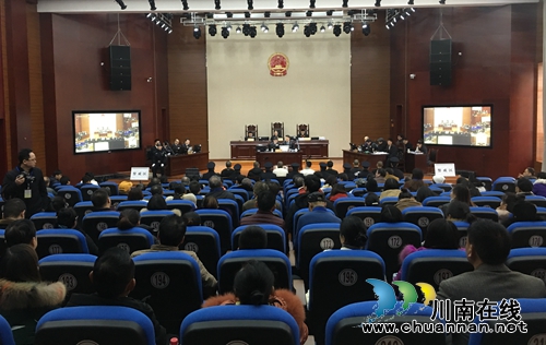 涉嫌寻衅滋事和聚众斗殴&nbsp;泸州8人集体受审(图2)