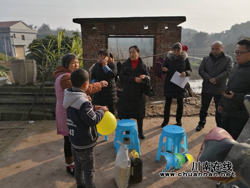 宜宾南溪区民政局到留宾乡慰问困境儿童(图1)