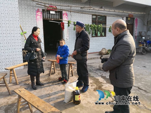宜宾南溪区民政局到留宾乡慰问困境儿童(图2)