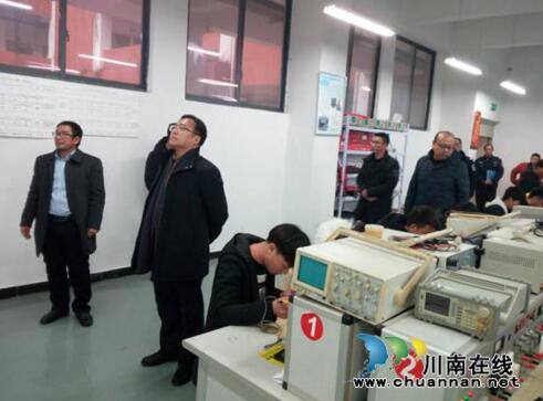泸州市教育局副局长刘晓锋到四川三河职业学院检查指导工作(图2)