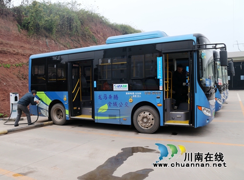 龙马潭：全域公交返乡农民工服务点温暖回家路(图3)