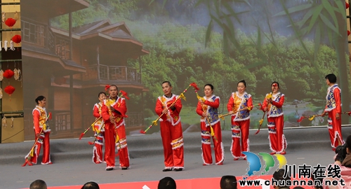 自编自演&nbsp;泸县天兴“我要上村晚”村民乐翻天(图2)