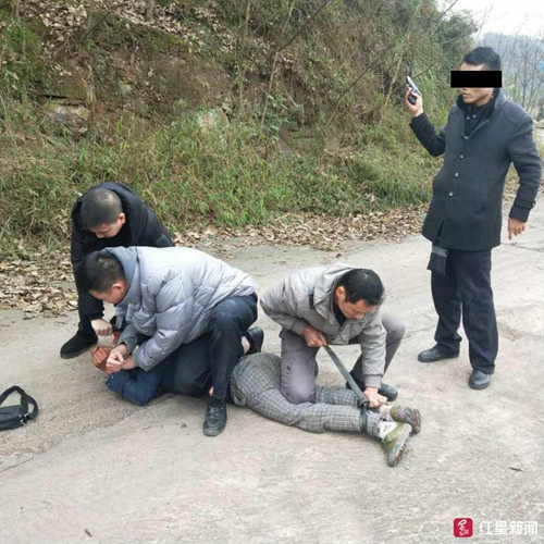 宜宾禁毒民警抓捕毒贩被刺伤&nbsp;毒贩有艾滋病(图1)