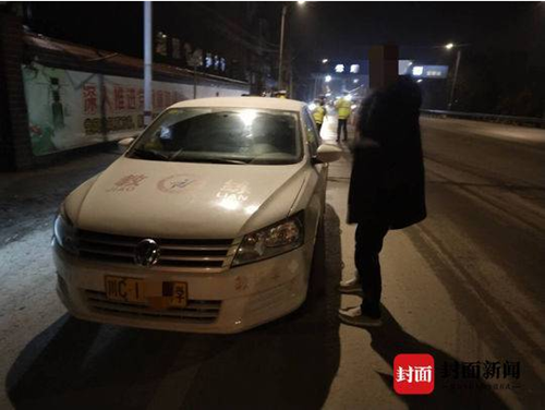 自贡一教练醉驾被查&nbsp;弃车跑10余米被民警逮到(图1)