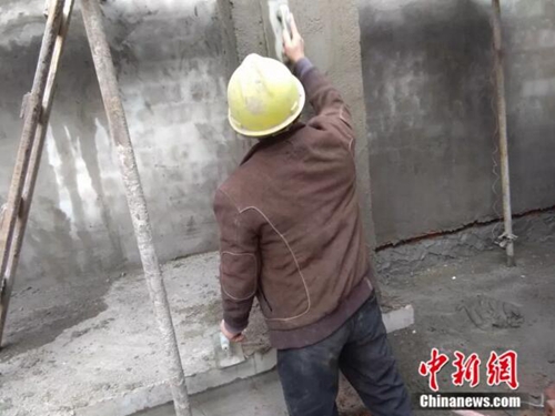 泸州男子贷款支付农民工工资&nbsp;6年还债称不后悔(图2)