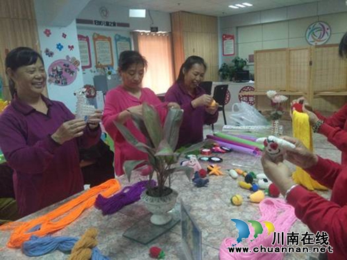 红星街道新民社区开展巧手姐妹活动(图1)