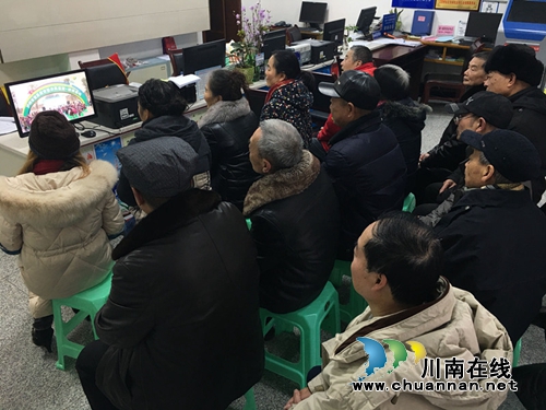 红星街道玉带桥社区组织收看泸州市党员教育农民夜校促康健专题讲座(图1)