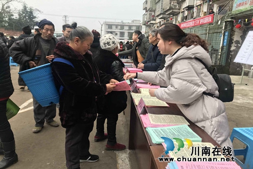 合江县开展“三下乡”法治宣传活动(图2)