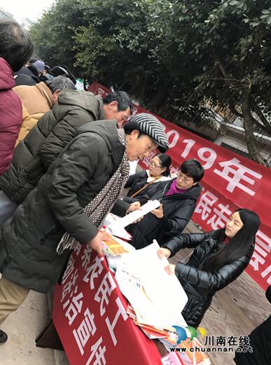 宜宾市南溪区司法局情系农民工“送法下乡”(图1)