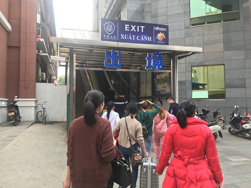 “越南媳妇”非法入境 宜宾警察遣送回国(图2)