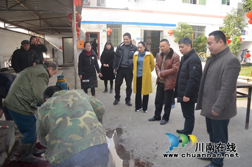泸县玉蟾街道：人大代表开展春节慰问活动(图3)