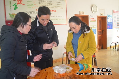 泸县玉蟾街道开展敬老院春节节前安全工作检查(图1)