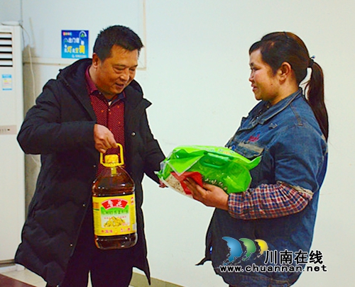 芙蓉公司春节前走访慰问威鑫煤业困难职工(图1)