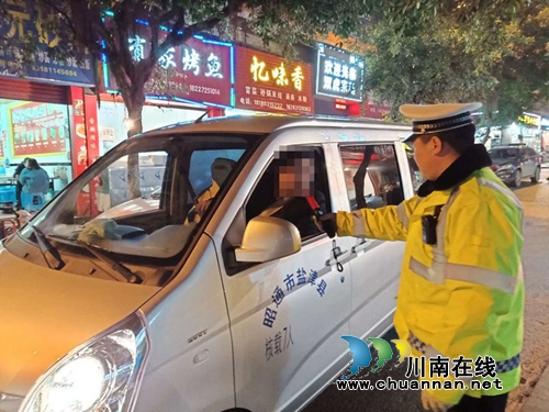 宜宾筠连县交警大队：“四个提升”掀起整治酒驾热潮(图1)