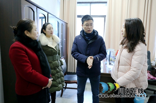 泸州市总工会领导慰问四川融通安防集团困难职工(图1)