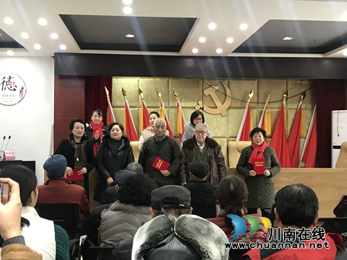 江阳区张坝街道匠心社区召开党员年终总结大会(图2)