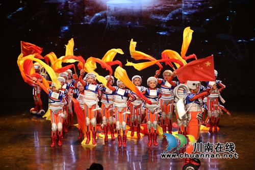 泸州十八中学生舞蹈节目喜登市少儿春晚舞台(图3)