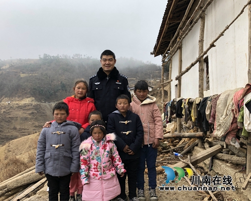 泸县公安局援彝民警杜金华：温暖送给特困儿童(图3)