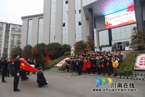 泸县举行新任人民陪审员培训暨宣誓仪式(图1) 泸县举行新任人民陪审员培训暨宣誓仪式(图1)